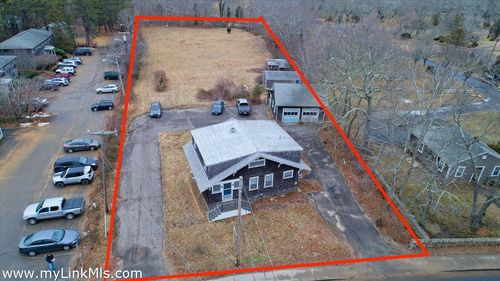 317 State Rd, Vineyard Haven, MA, 02568-7212 | Card Image