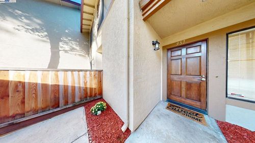 957 Huntington Cmn, Fremont, CA, 94536-3205 | Card Image