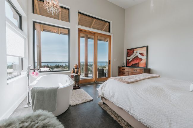 2247 Pixton Rd, House other with 3 bedrooms, 3 bathrooms and 6 parking in Roberts Creek BC | Image 19