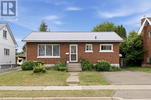 110 Henrietta Ave, Sault Ste. Marie, ON, P6C1Z5 | Card Image