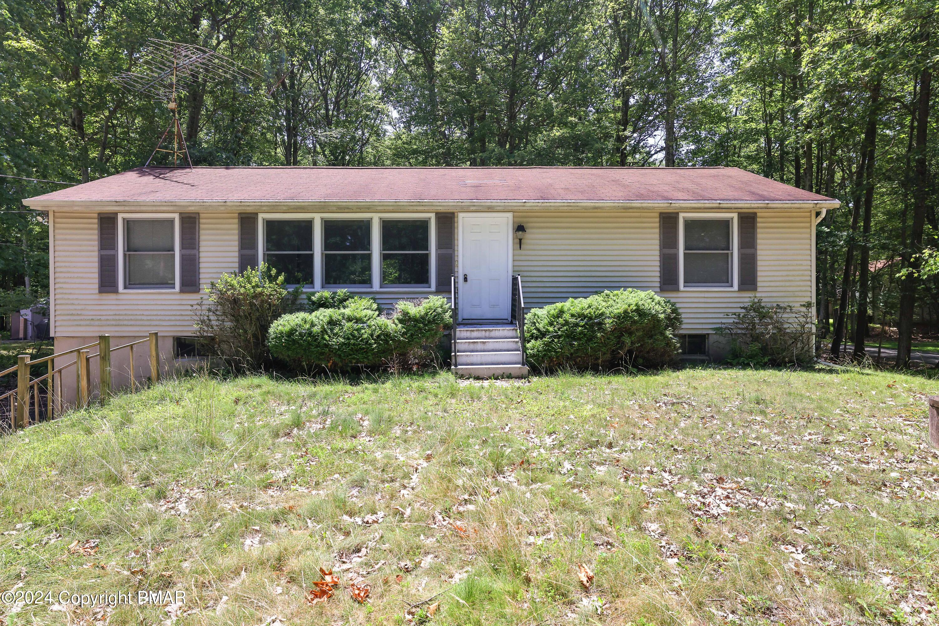 Hummingbird Dr, Pocono Summit, PA 18346
