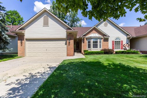 487 N Oak Dr, Commerce Township, MI, 48390-3275 | Card Image