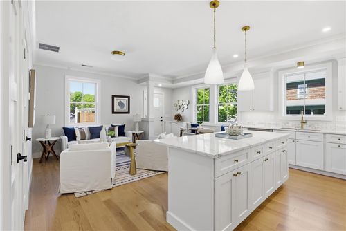 2c-67 Queen St, East Greenwich, RI, 02818-3739 | Card Image