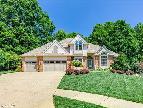 2039 Bent Creek Trl, Cuyahoga Falls, OH, 44223-3727 | Card Image
