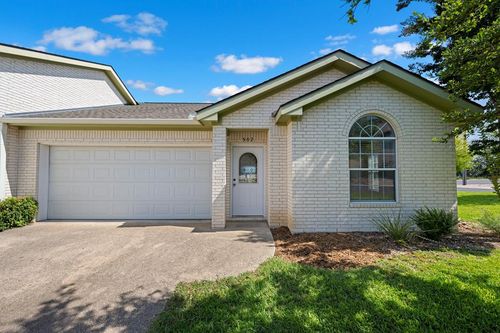 502 Winding Way, Fredericksburg, TX, 78624-5039 | Card Image