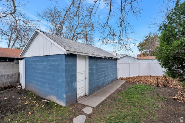 Garage featuring fence | Image 17
