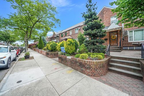 60 71st St, Maspeth, NY, 11378-2913 | Card Image
