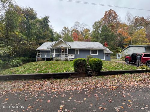 315 Elbow Ln, Gatlinburg, TN, 37738-5819 | Card Image