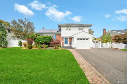 19 Summit St, Oyster Bay, NY, 11771-2351 | Card Image