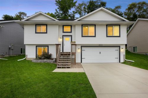 2012 Sw Holly Meadow Avenue, Cedar Rapids, IA, 52404 | Card Image