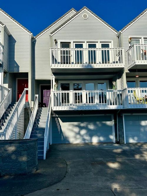 495 Lori Ln, Ashland, OR, 97520-1727 | Card Image