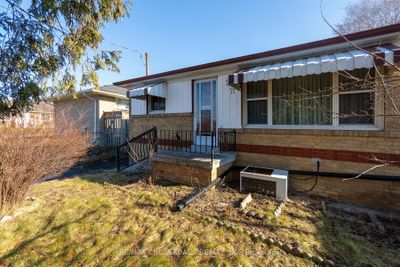 71 Crocus Dr, House other with 3 bedrooms, 2 bathrooms and 5 parking in Scarborough ON | Image 2