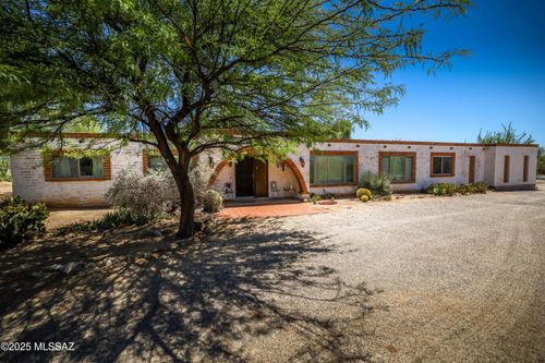 8620 N Pomona Ave, Tucson, AZ, 85704-2249 | Card Image