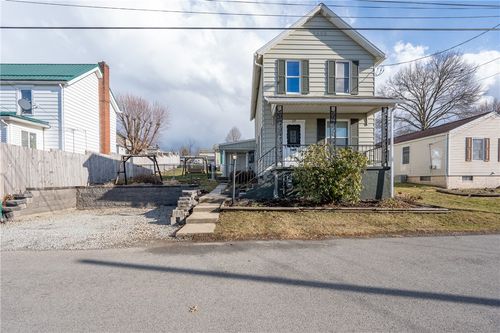 39 Kingston St, Youngstown, PA, 15696-1008 | Card Image