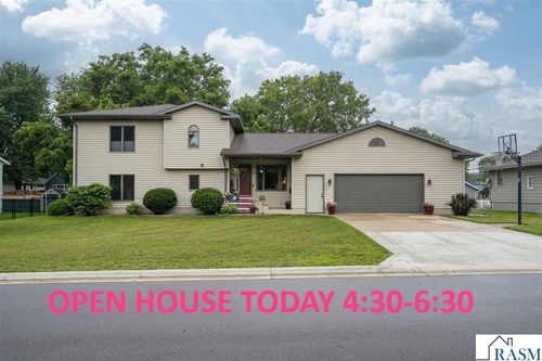 120 N Belmont Drive, Mankato, MN, 56001 | Card Image