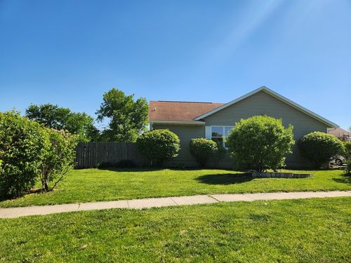 1203 Ridgewood Dr, Mahomet, IL, 61853-7022 | Card Image