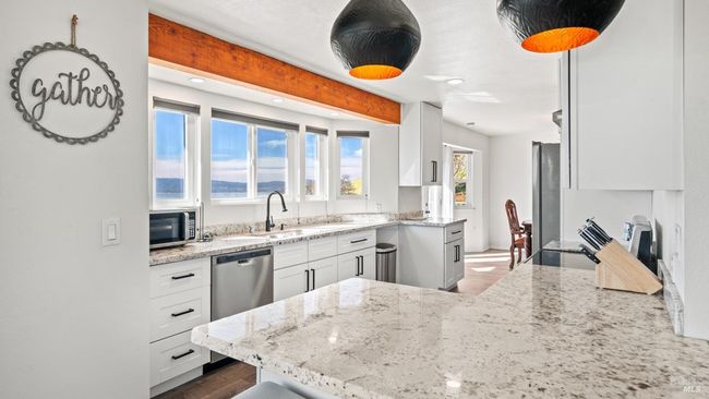 715 Pearl Ct, House other with 3 bedrooms, 3 bathrooms and 6 parking in Glenhaven CA | Image 8