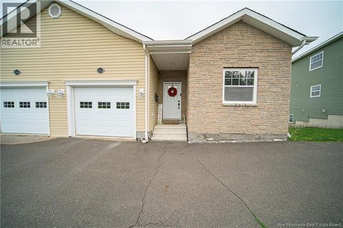 566 Canada St, Fredericton, NB, E3A4A7 | Card Image