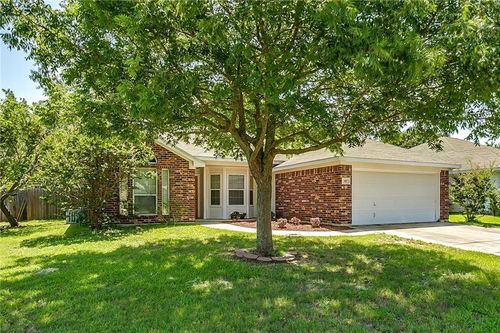407 Dakota Dr, Joshua, TX, 76058-6211 | Card Image