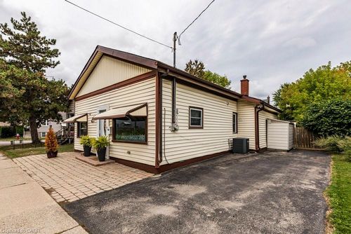 4671 Ferguson St, Niagara Falls, ON, L2E2Z3 | Card Image