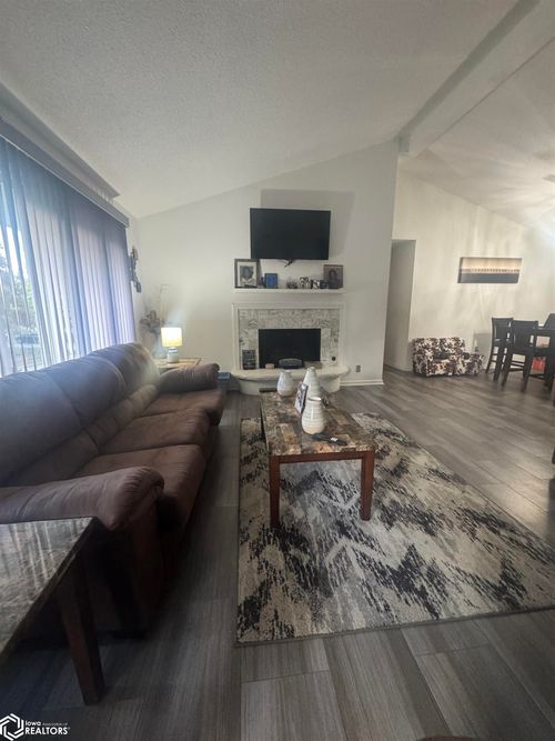 2612 Sunrise Ln, Burlington, IA, 52601-1626 | Card Image