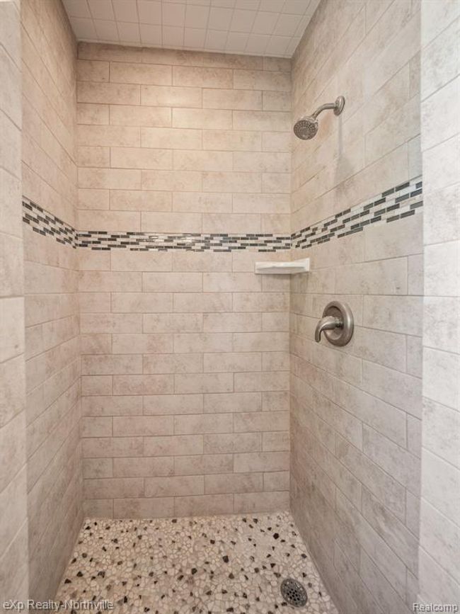 17255 Pontchartrain Boulevard, Sold in Detroit Zoocasa