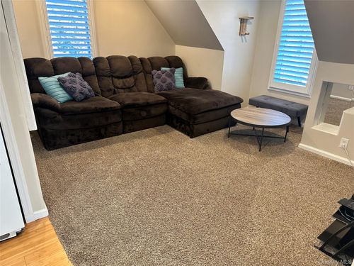 12 Bunnell Pl, Babylon, NY, 11704-6418 | Card Image