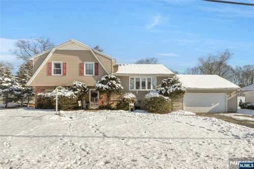 236 Oak Ave, River Vale, NJ, 07675-5522 | Card Image