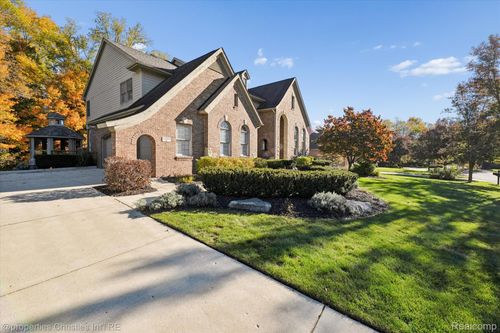 15894 Augusta Ct, Northville, MI, 48168-8622 | Card Image