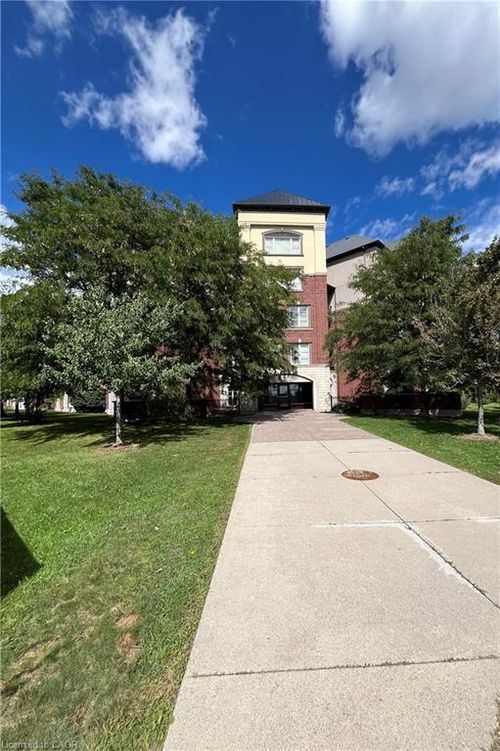 227-3070 Rotary Way, Burlington, ON, L7M0H1 | Card Image