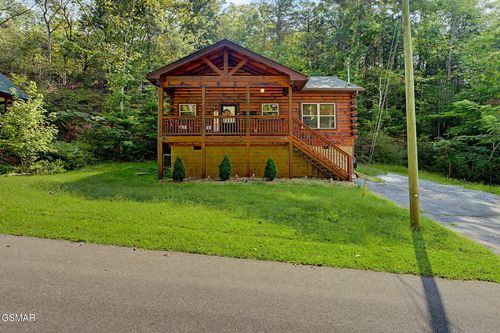 1636 Eagle Springs Rd, Sevierville, TN, 37876-1386 | Card Image