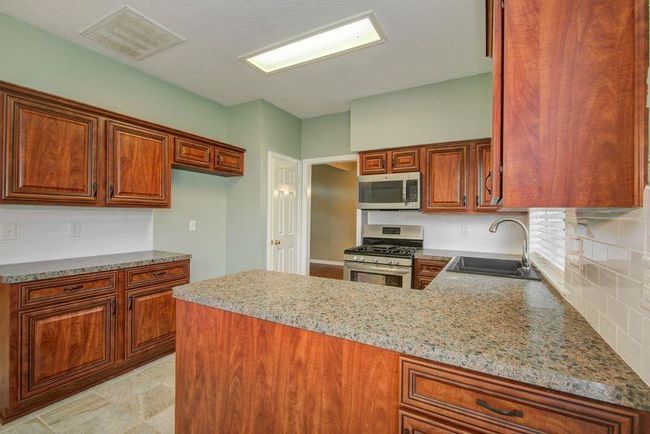 2917 Veva Dr, House other with 4 bedrooms, 3 bathrooms and 2 parking in Pearland TX | Image 15