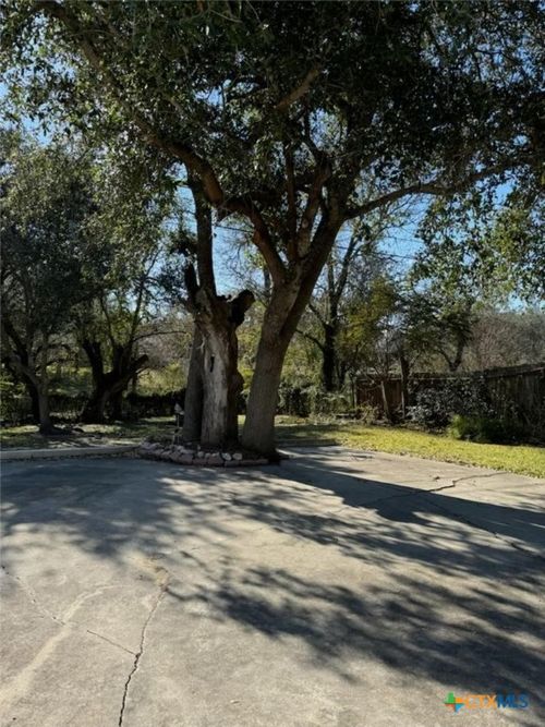 727 Brookhollow Dr, Port Lavaca, TX, 77979-2106 | Card Image