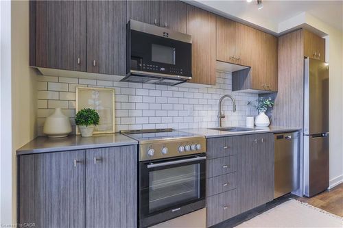 1103-15 Wellington St S, Kitchener, ON, N2G0E4 | Card Image