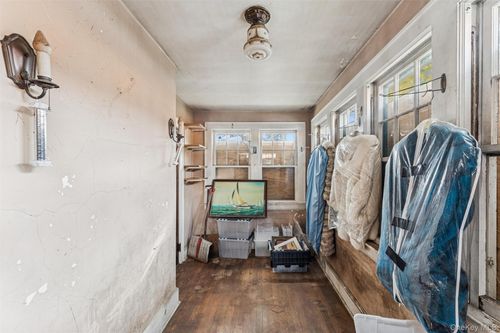 190 Lincoln Ave, Mineola, NY, 11501-2541 | Card Image