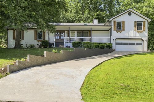 9302 Rockshire Ln, Chattanooga, TN, 37421-3437 | Card Image