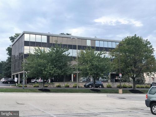 233 E Lancaster Ave, ARDMORE, PA, 19003-2321 | Card Image