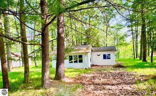 751 Bungo Lake Rd, Harrison, MI, 48625-9463 | Card Image
