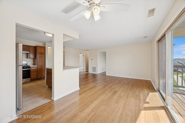 APT-205 - 1121-W Hinswood Dr, Condo with 2 bedrooms, 2 bathrooms and 1 parking in Darien IL | Image 9