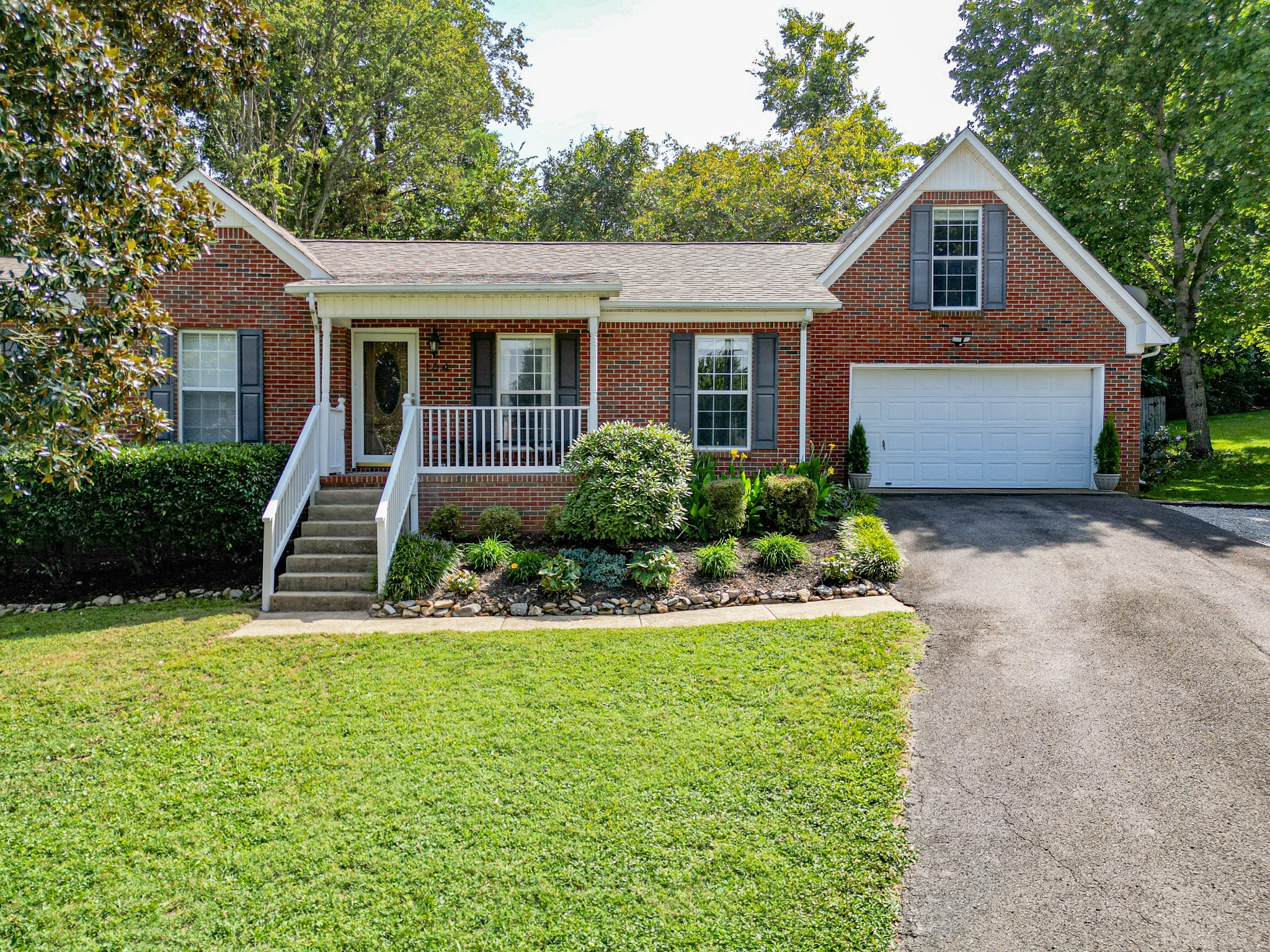 Clearbrook Ct, Columbia, TN 38401