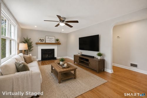40 Circle Dr, Wallingford, CT, 06492-1702 | Card Image