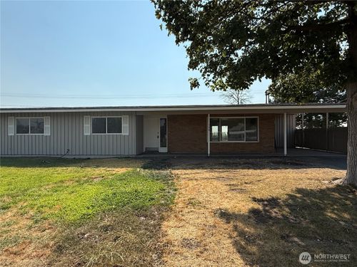 135 Schilling Dr, Moses Lake, WA, 98837-3142 | Card Image