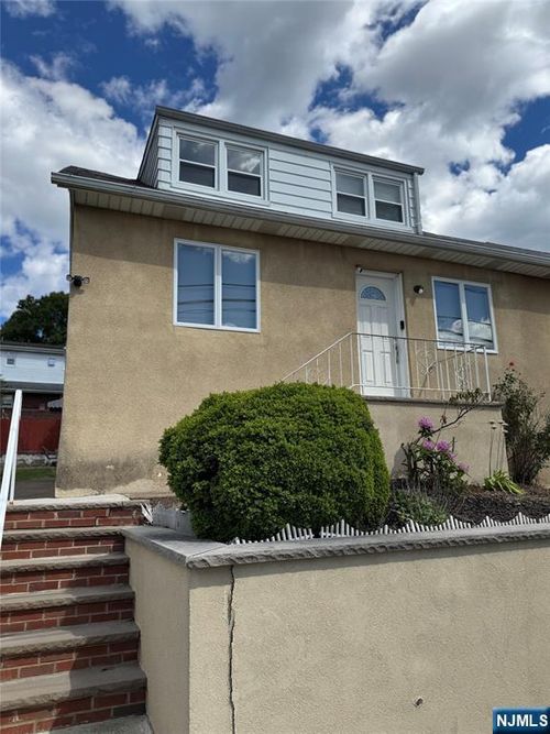 55 Jackson Ave, Woodland Park, NJ, 07424-3333 | Card Image