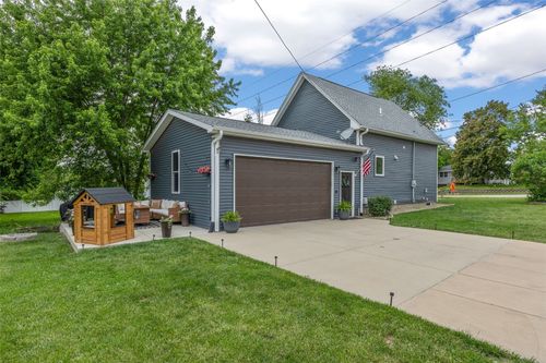 2629 Mount Vernon Rd Se, Cedar Rapids, IA, 52403-3423 | Card Image