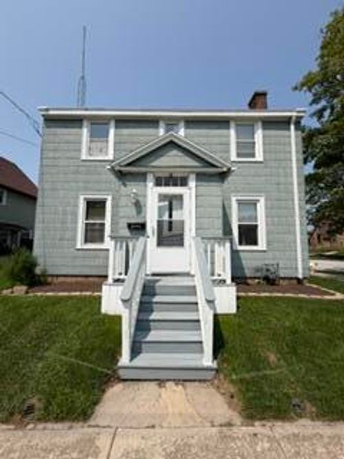 2702 Wollmer St, Manitowoc, WI, 54220-4457 | Card Image