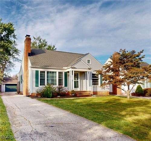 16365 Barriemore Ave, Middleburg Heights, OH, 44130-5404 | Card Image