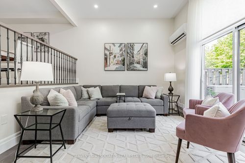 54-141 Clark Ave, Thornhill, ON, L3T4P4 | Card Image