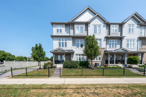 3 Cornerside Way, Whitby, ON, L1M0L8 | Card Image