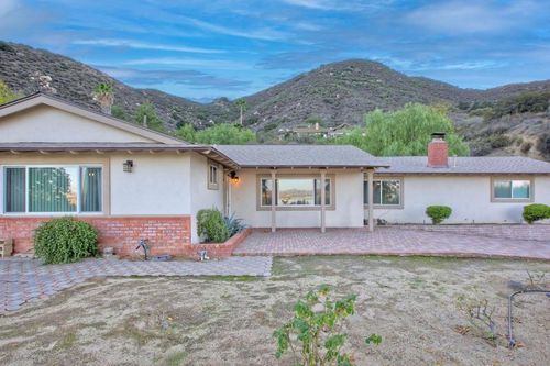 18261 Sanders Dr, Lake Elsinore, CA, 92530-6112 | Card Image