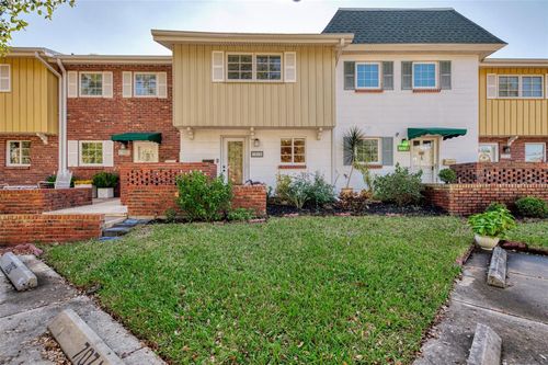 707a-707 W Venice Ave, VENICE, FL, 34285-2070 | Card Image